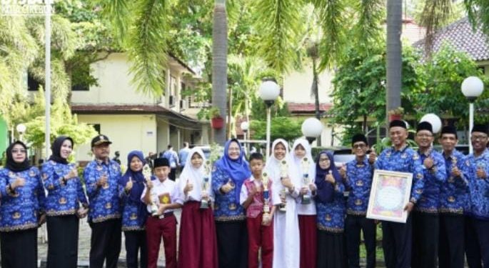 Kadisdik Kota Cirebon Berikan Kepedulian Kepada Siswa Juara PAI Tingkat Jawa Barat.