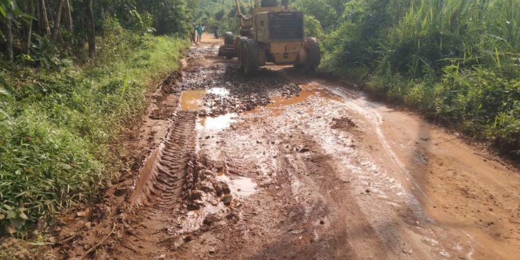 Sakri, SH Aleg Banyuasin Peduli Jalan Desa Sedang Rimba’ Terap Kecamatan Suak Tapeh