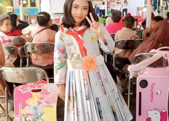 Penampilan Siswa Langensari Yunik, Saat Pentas Fashion Show Memakai Kostum Dari Koran dan Kostum Kantong Plastik