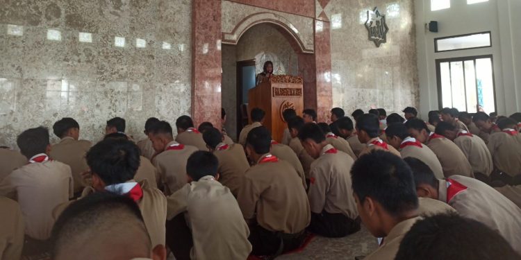 Selain Memberikan Keterampilan, SMKN 1 Cilimus Tanamkan Akhlak Yang Baik