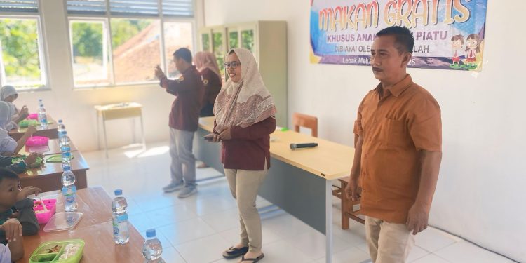 Hebat.!! SDN 2 Lebak Mekar Menyelenggarakan Makan Gratis Kepada Siswa Yatim Dan Piatu