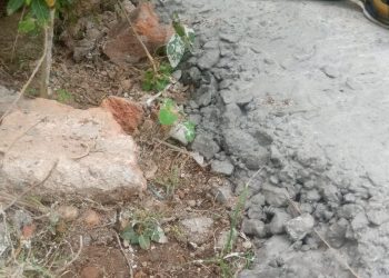 Cor Beton Desa Sukasari Baru Semalam Sudah Retak, Pekerjaan Tanpa Papan Nama Patut Dicurigai