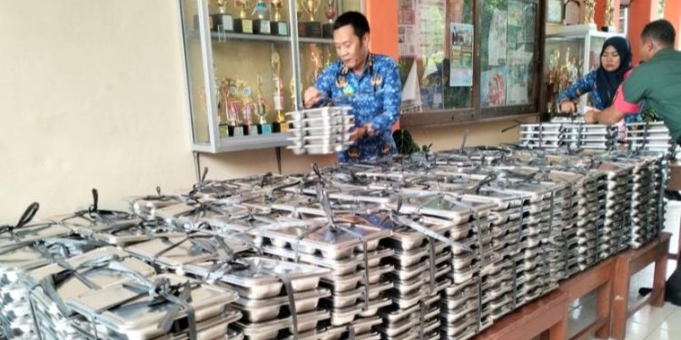 Program MBG Banyak yang Keracunan, Pihak Sekolah: Lebih Efektif Dibagikan Saja Uangnya