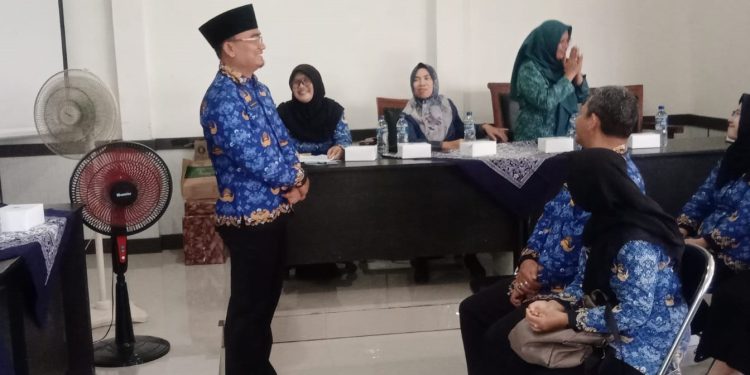 Camat Arahan Lakukan Pisah Sambut Taryadi ke Rohaenah